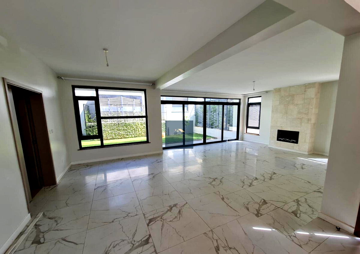 5-Ensuite Townhouse with Sunken Living Room & Generator - Lavington