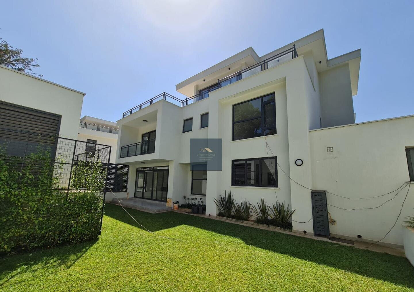 5-Ensuite Townhouse with Sunken Living Room & Generator - Lavington