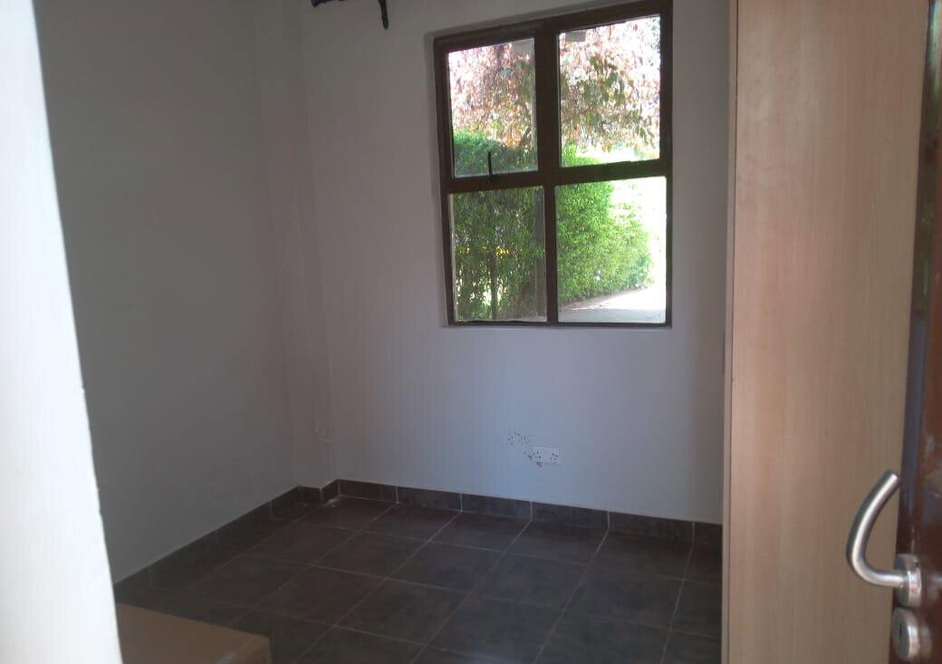 5-Ensuite Townhouse with DSQ & Fireplace – Karen Gated Community
