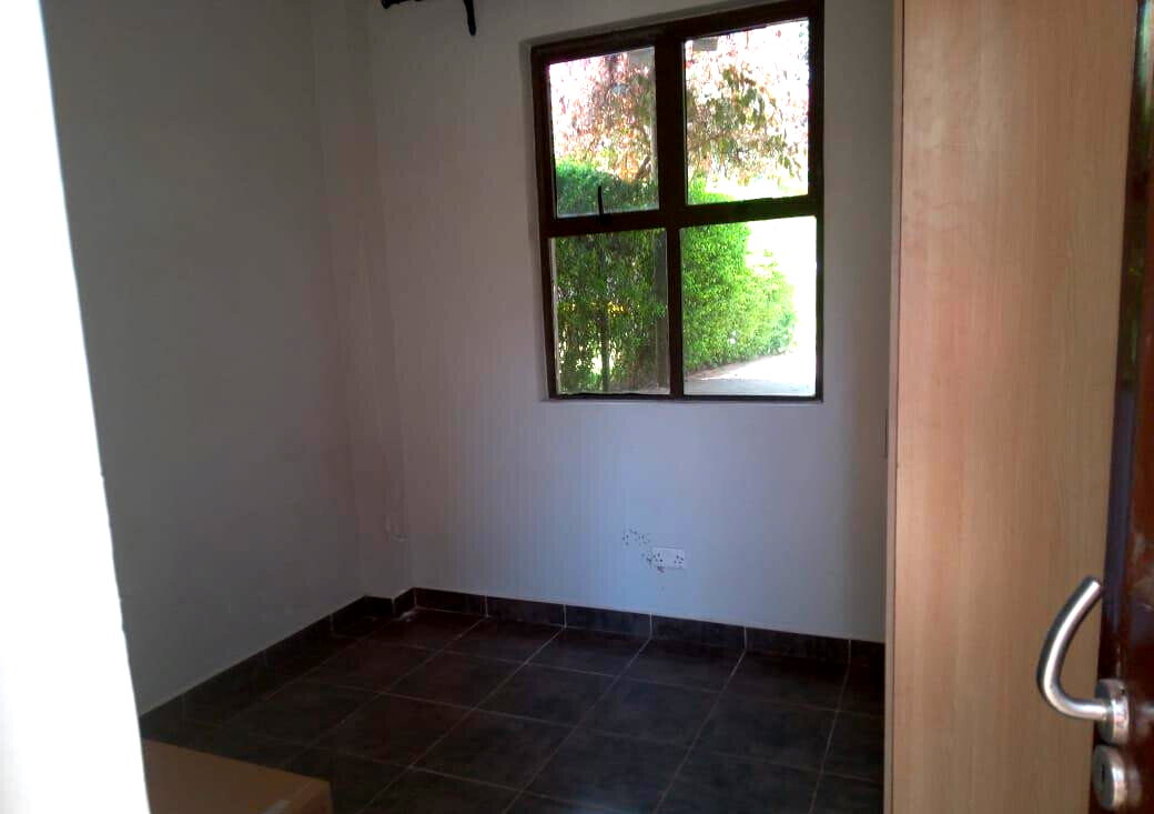 5-Ensuite Townhouse with DSQ & Fireplace – Karen Gated Community