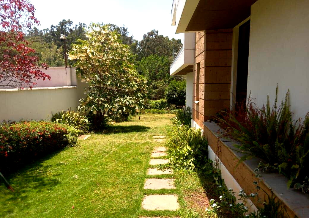 5-Ensuite Townhouse with DSQ & Fireplace – Karen Gated Community