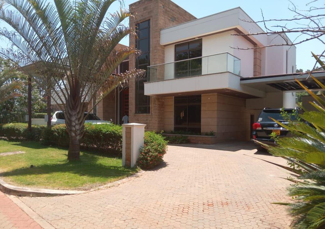 5-Ensuite Townhouse with DSQ & Fireplace – Karen Gated Community