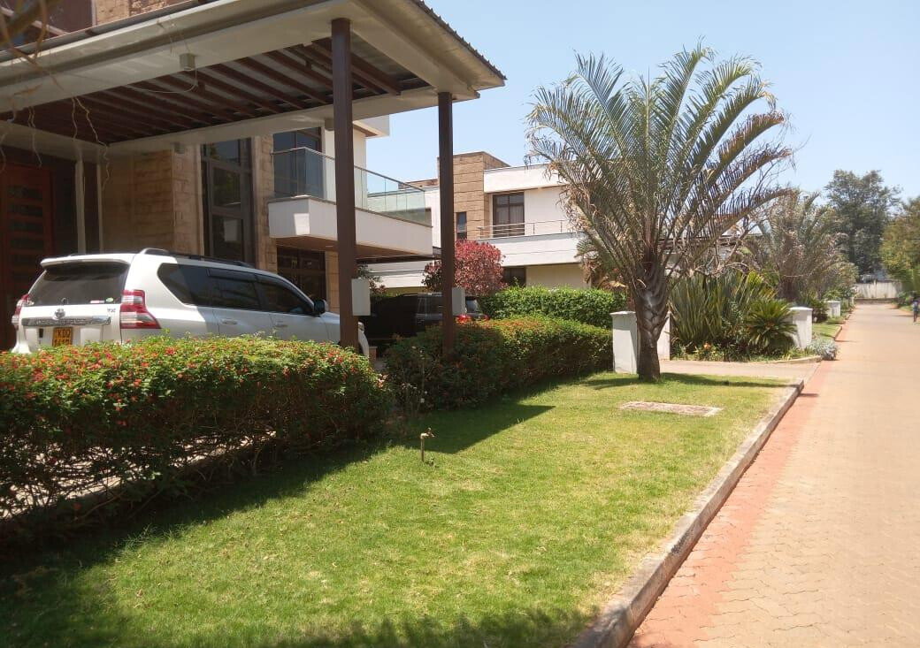 5-Ensuite Townhouse with DSQ & Fireplace – Karen Gated Community