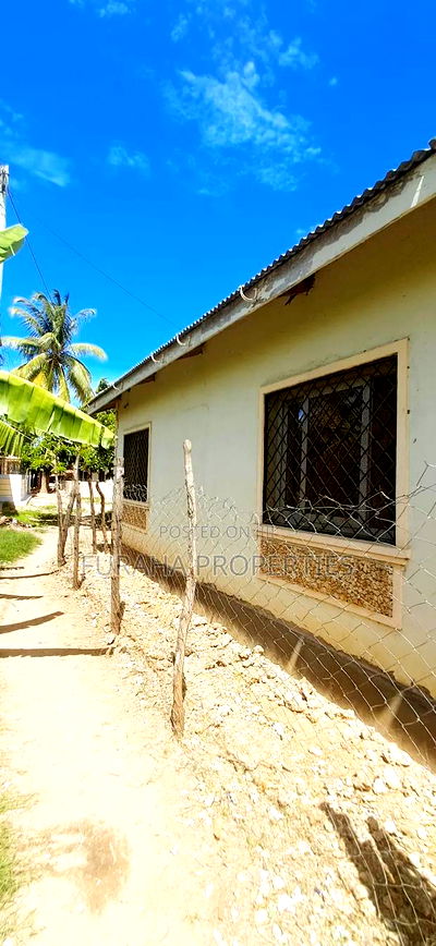 3bdrm Bungalow in Bamburi Utange for sale - Image 1