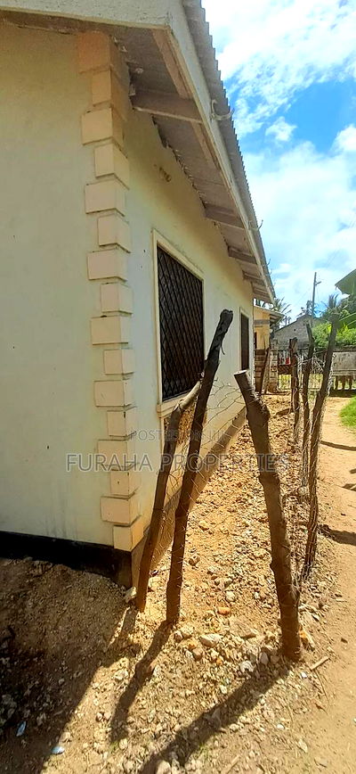 3bdrm Bungalow in Bamburi Utange for sale - Image 5