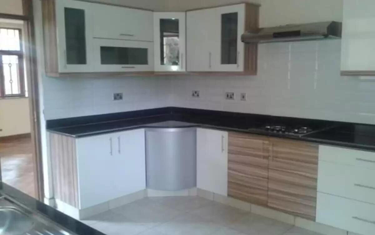5-Ensuite Townhouse with Private Garden & Home Office - Lavington