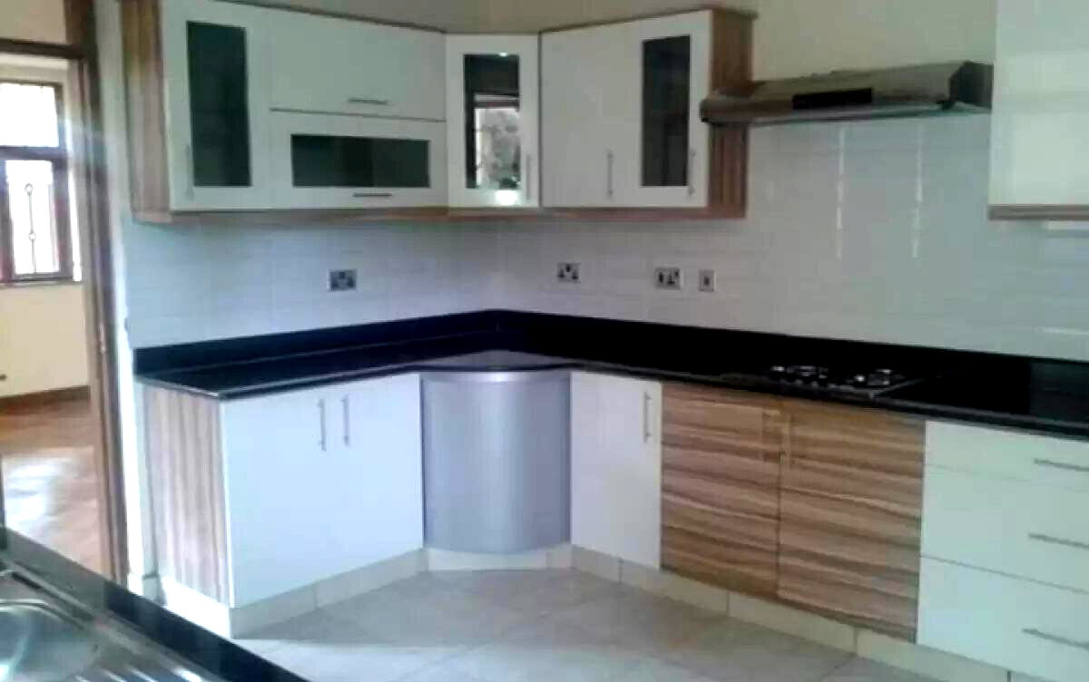 5-Ensuite Townhouse with Private Garden & Home Office - Lavington