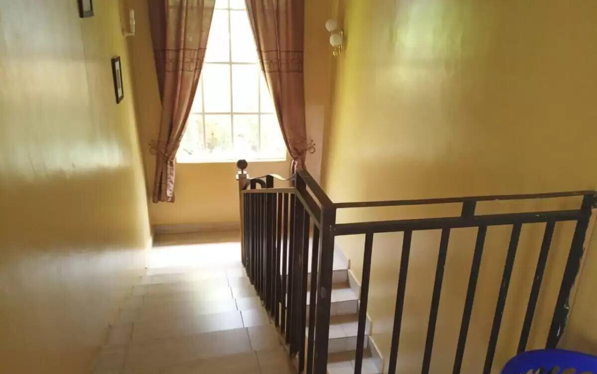 5-Ensuite Townhouse with Private Garden & Home Office - Lavington
