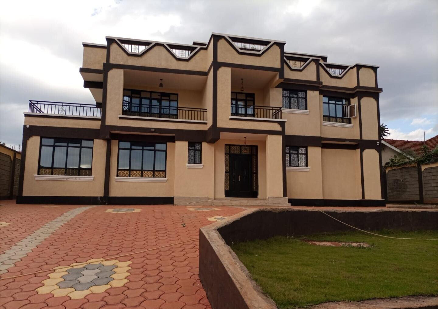 5BR All-Ensuite Townhouse with CCTV & Ready Title - Membley, Ruiru