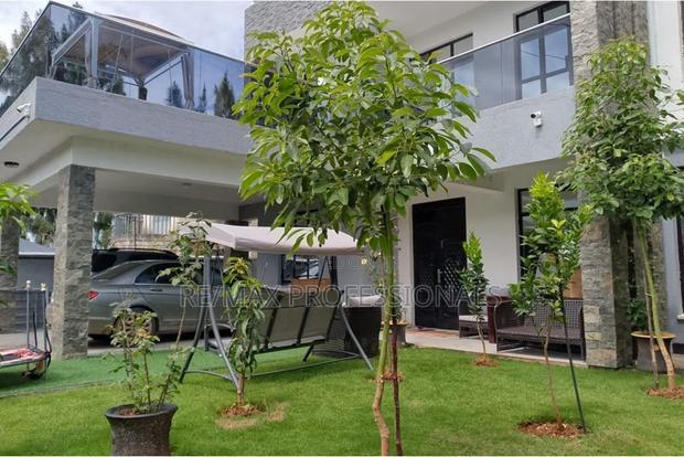 4bdrm Mansion in Gateway Mall Area for sale