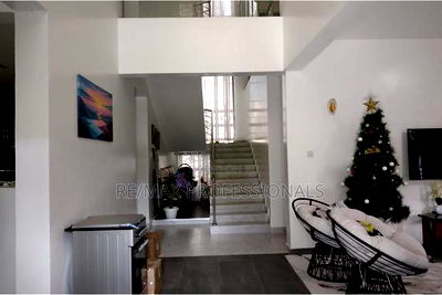 4bdrm Mansion in Gateway Mall Area for sale - Image 4