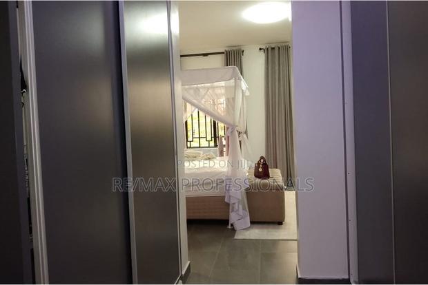 4bdrm Mansion in Gateway Mall Area for sale