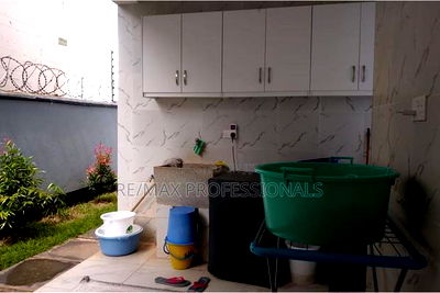 4bdrm Mansion in Gateway Mall Area for sale - Image 20