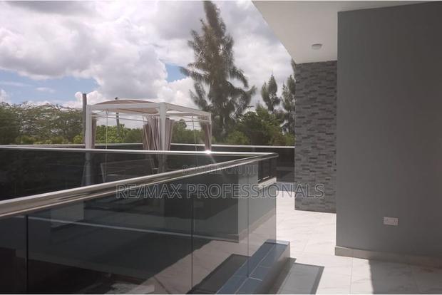 4bdrm Mansion in Gateway Mall Area for sale