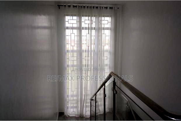 4bdrm Mansion in Gateway Mall Area for sale