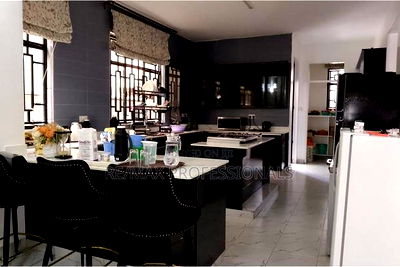 4bdrm Mansion in Gateway Mall Area for sale - Image 3