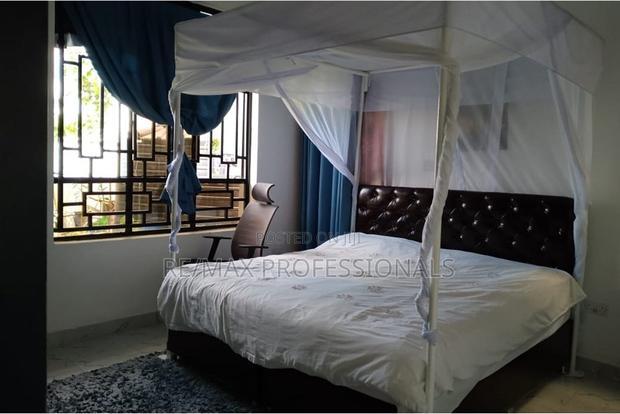 4bdrm Mansion in Gateway Mall Area for sale