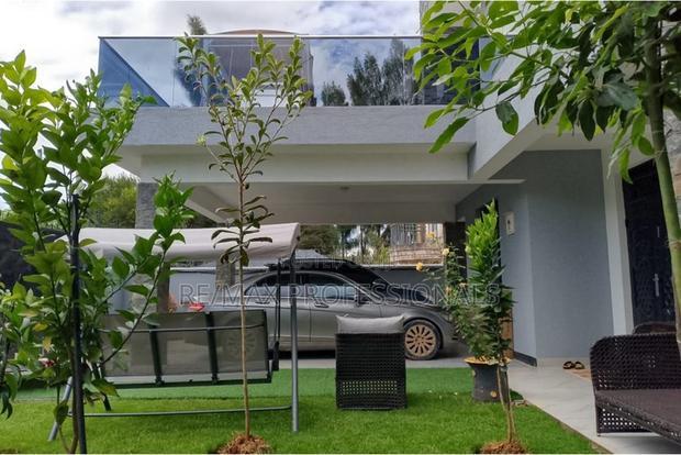 4bdrm Mansion in Gateway Mall Area for sale