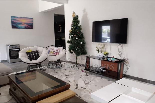 4bdrm Mansion in Gateway Mall Area for sale