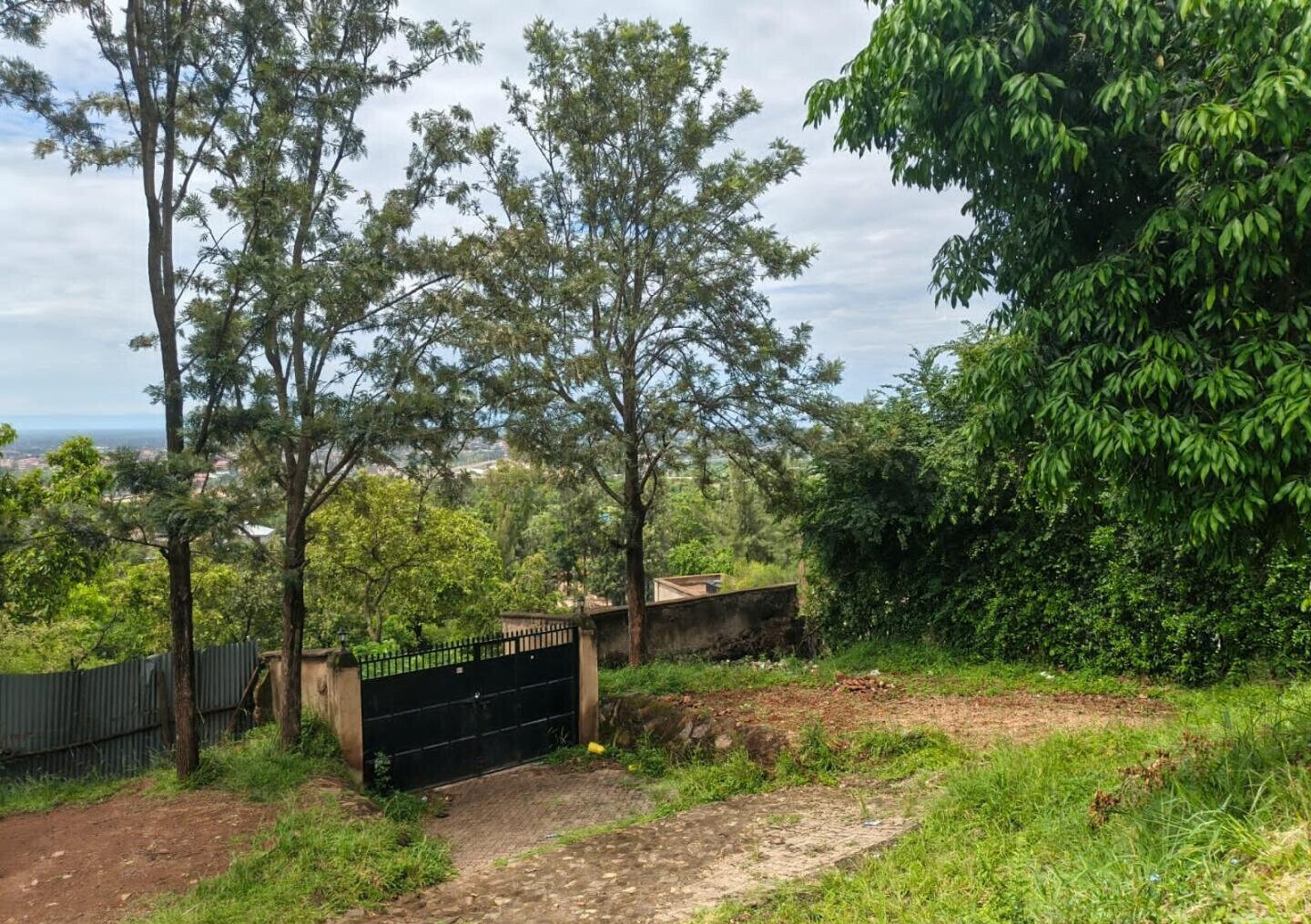 4BR Townhouse with Lake Views & Rental Income - Riat, Kisumu
