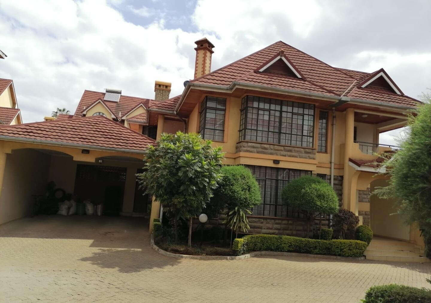 Executive 5-Bed Townhouse with DSQ in Gated Lavington