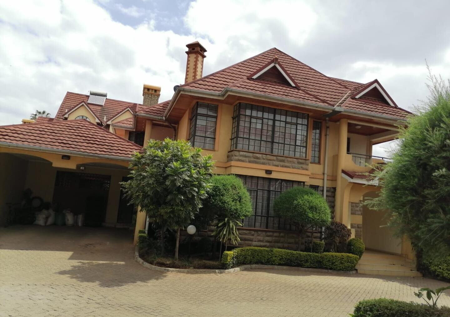 Executive 5-Bed Townhouse with DSQ in Gated Lavington
