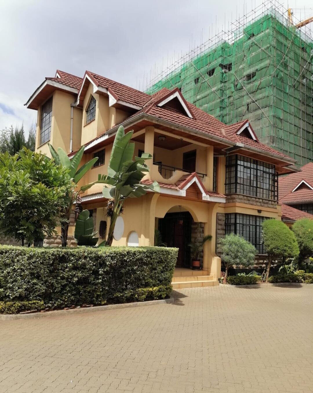Executive 5-Bed Townhouse with DSQ in Gated Lavington