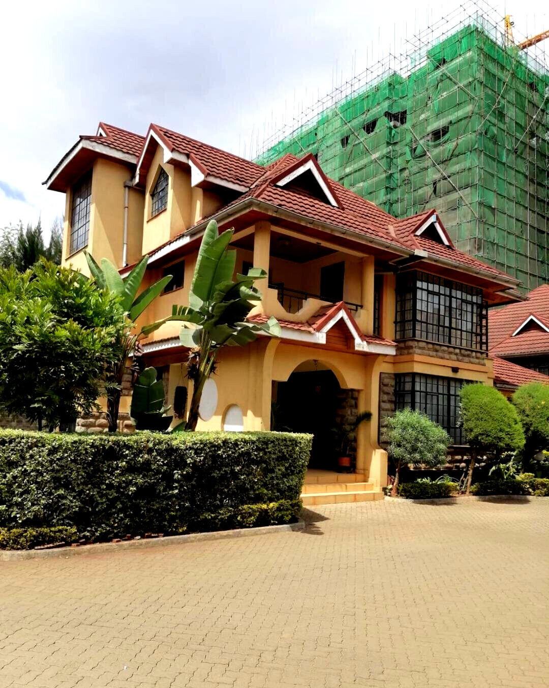 Executive 5-Bed Townhouse with DSQ in Gated Lavington