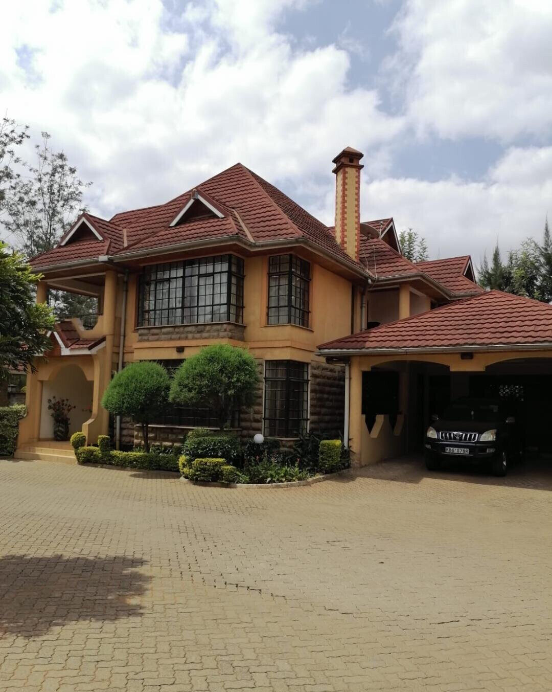 Executive 5-Bed Townhouse with DSQ in Gated Lavington