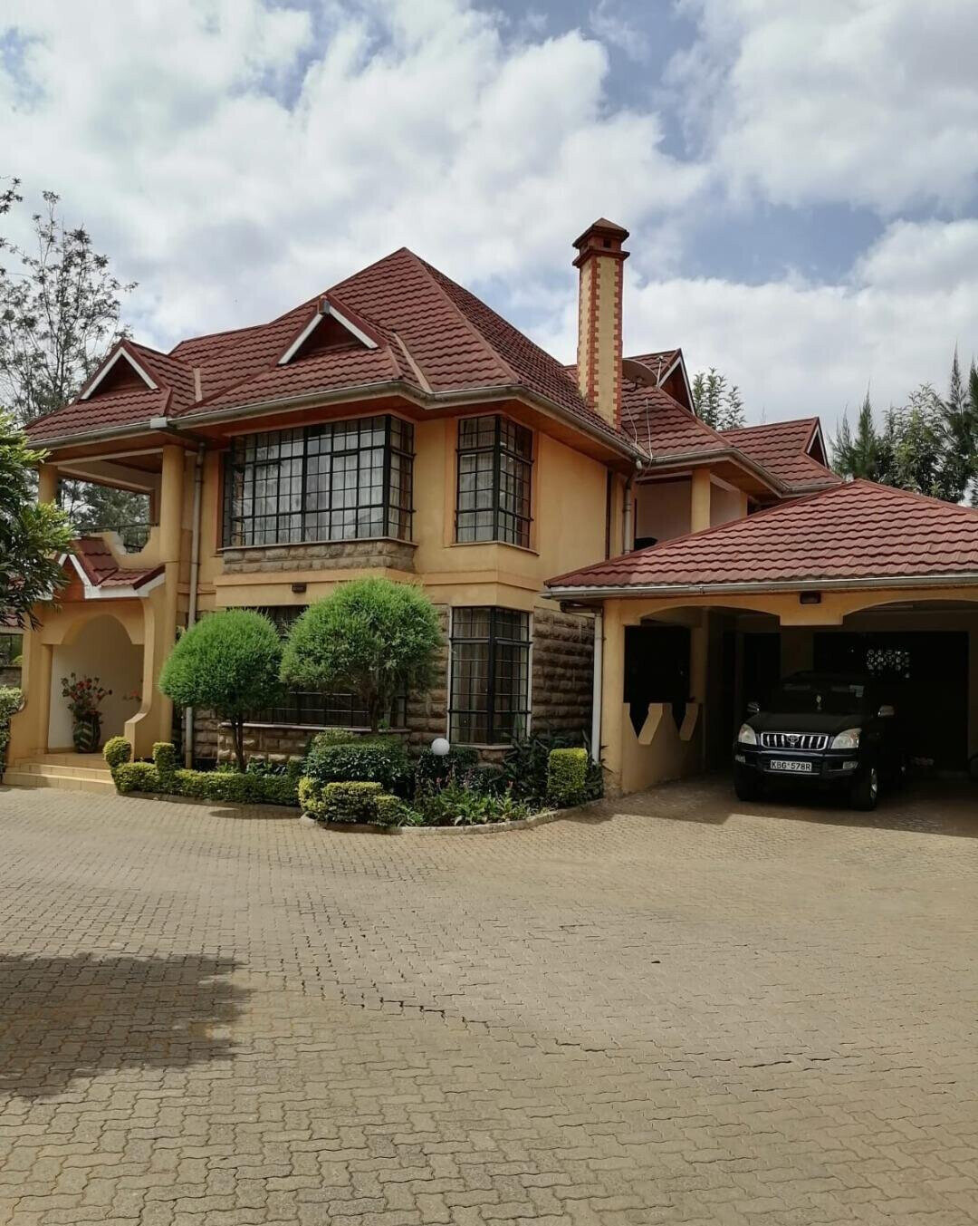 Executive 5-Bed Townhouse with DSQ in Gated Lavington