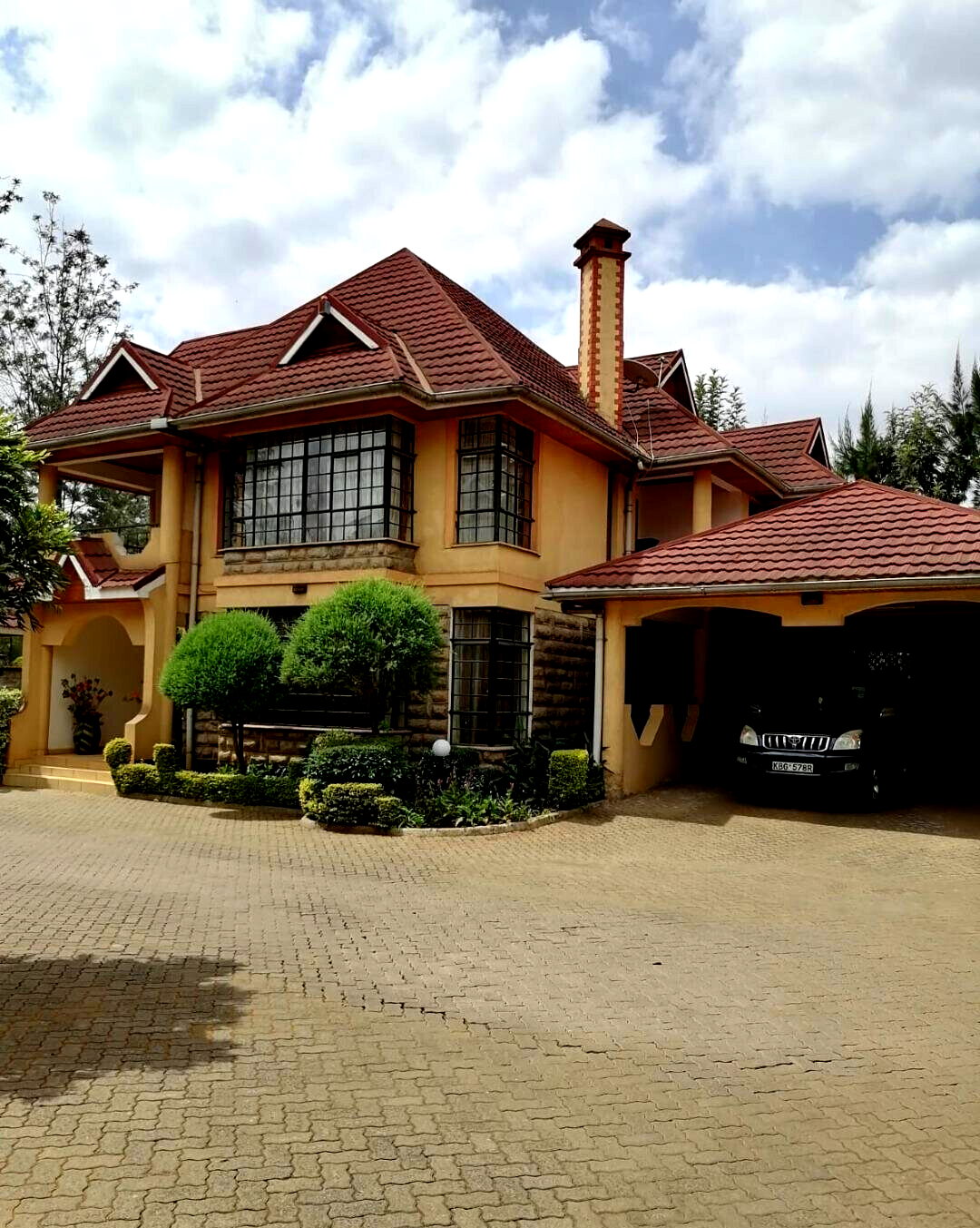 Executive 5-Bed Townhouse with DSQ in Gated Lavington