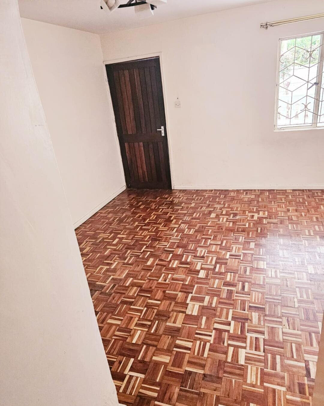 4BR Townhouse with DSQ in Secluded 33-Unit Estate - Lavington