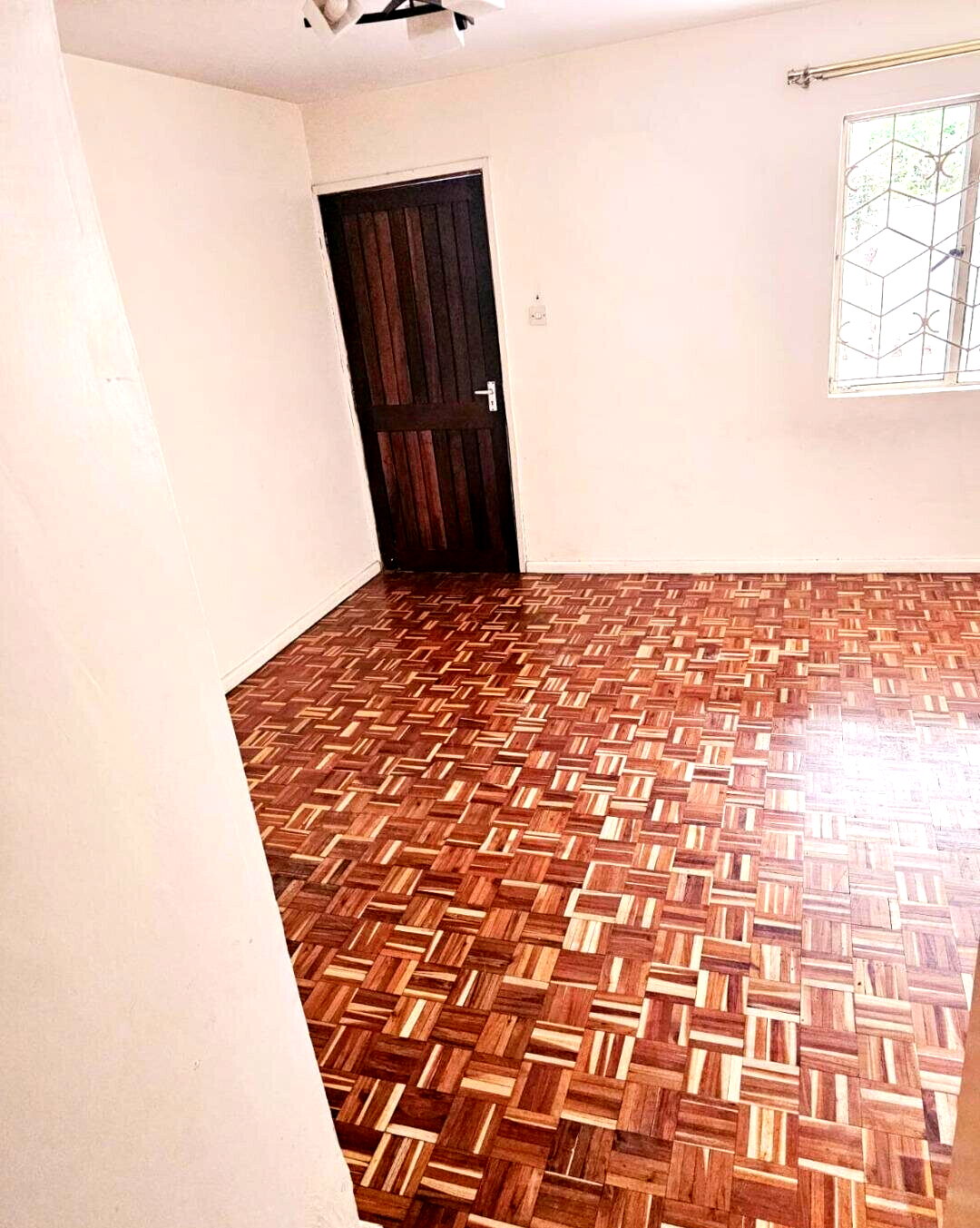 4BR Townhouse with DSQ in Secluded 33-Unit Estate - Lavington