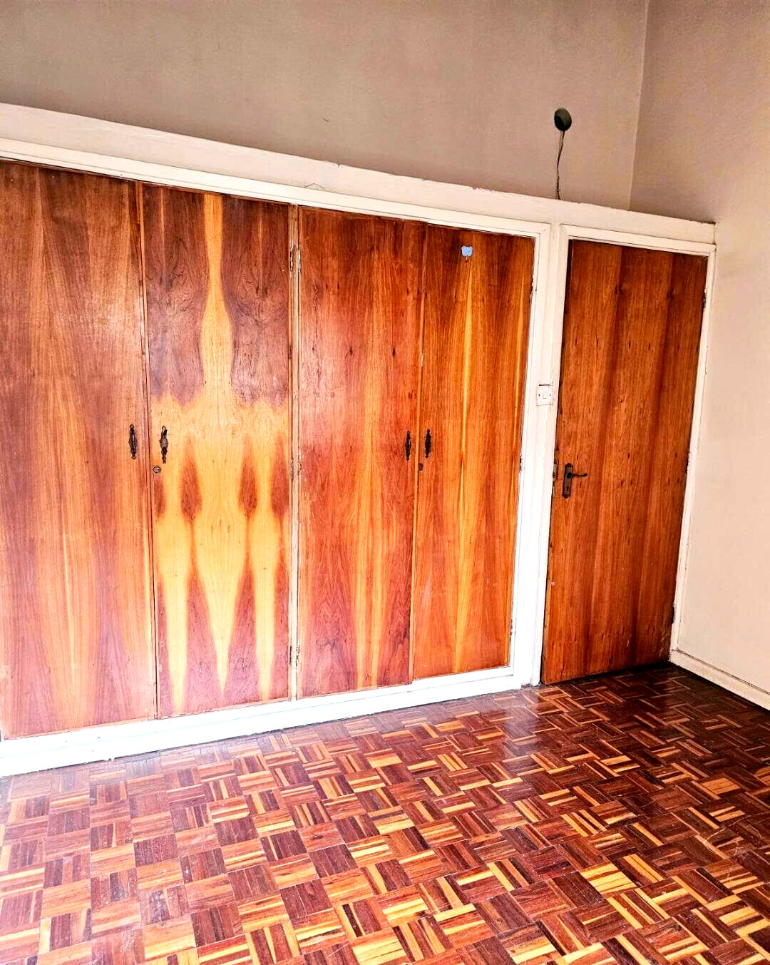 4BR Townhouse with DSQ in Secluded 33-Unit Estate - Lavington