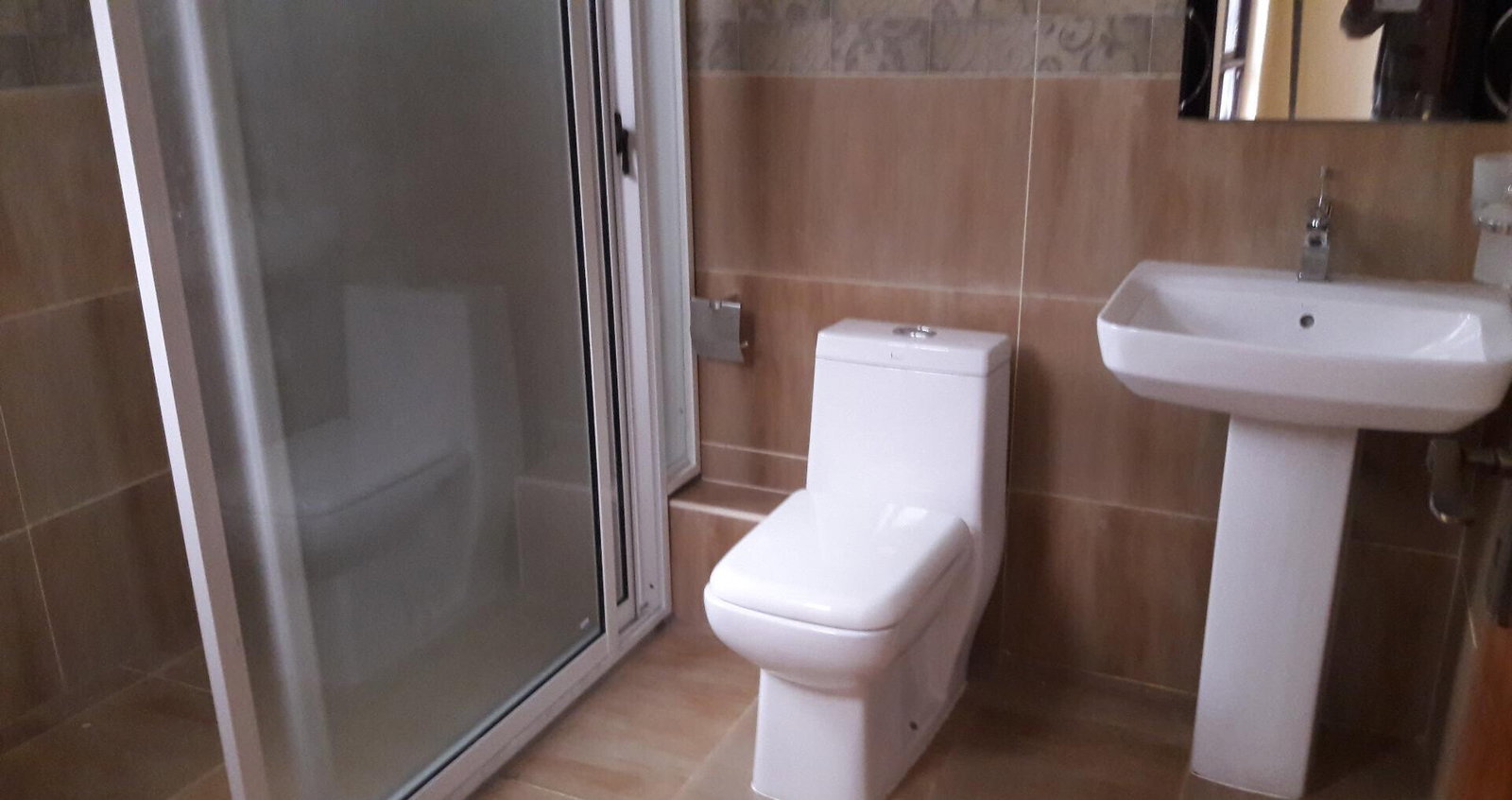 5-Ensuite Townhouse with Fireplace & Rooftop Terrace - Lavington
