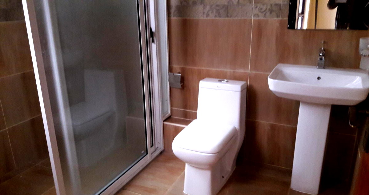5-Ensuite Townhouse with Fireplace & Rooftop Terrace - Lavington