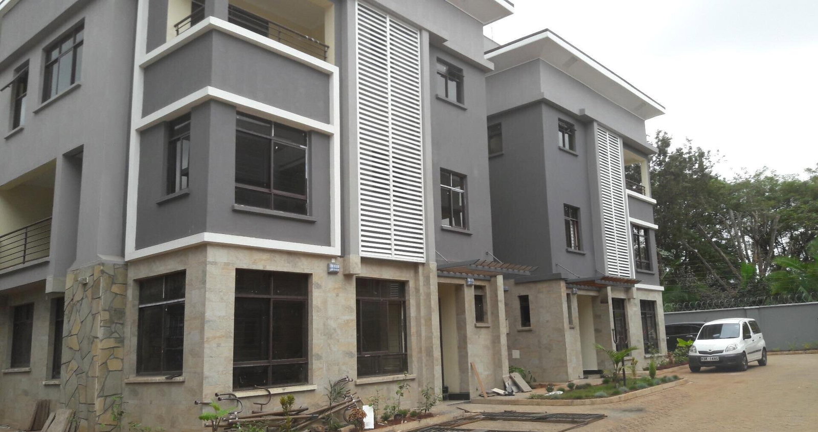 5-Ensuite Townhouse with Fireplace & Rooftop Terrace - Lavington
