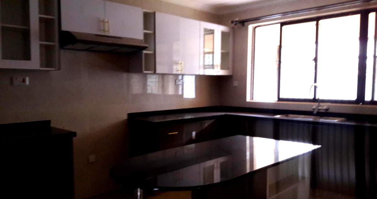 5-Ensuite Townhouse with Fireplace & Rooftop Terrace - Lavington