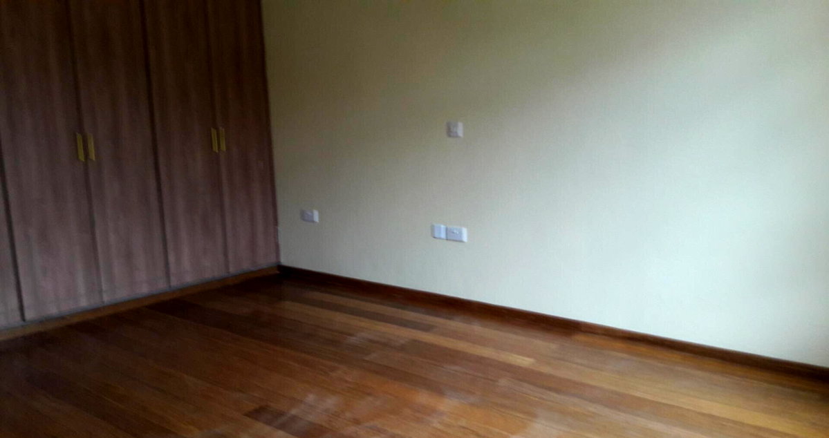 5-Ensuite Townhouse with Fireplace & Rooftop Terrace - Lavington