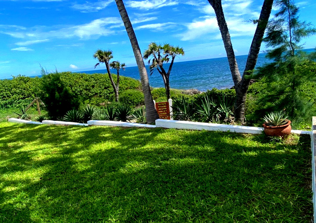 1.8-Acre Beachfront Townhouse with Guest Wing – Malindi