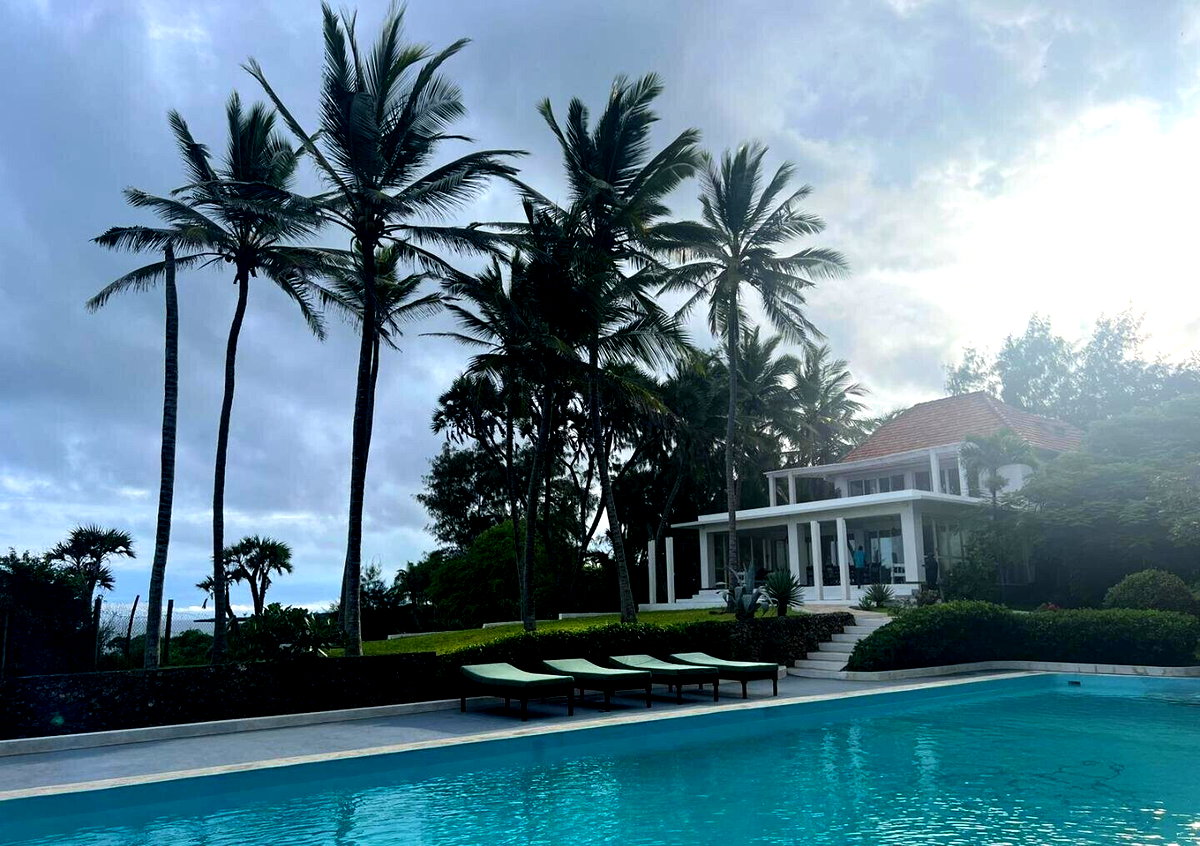 1.8-Acre Beachfront Townhouse with Guest Wing – Malindi