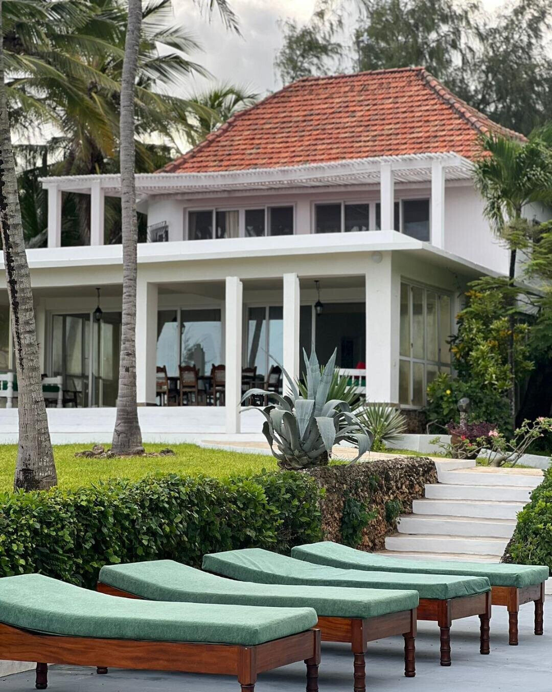 1.8-Acre Beachfront Townhouse with Guest Wing – Malindi