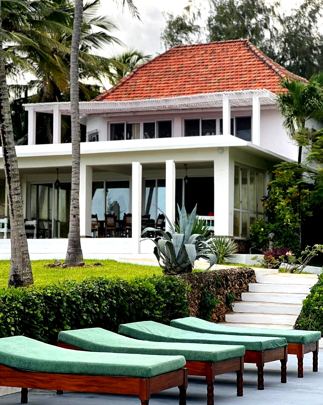 1.8-Acre Beachfront Townhouse with Guest Wing – Malindi