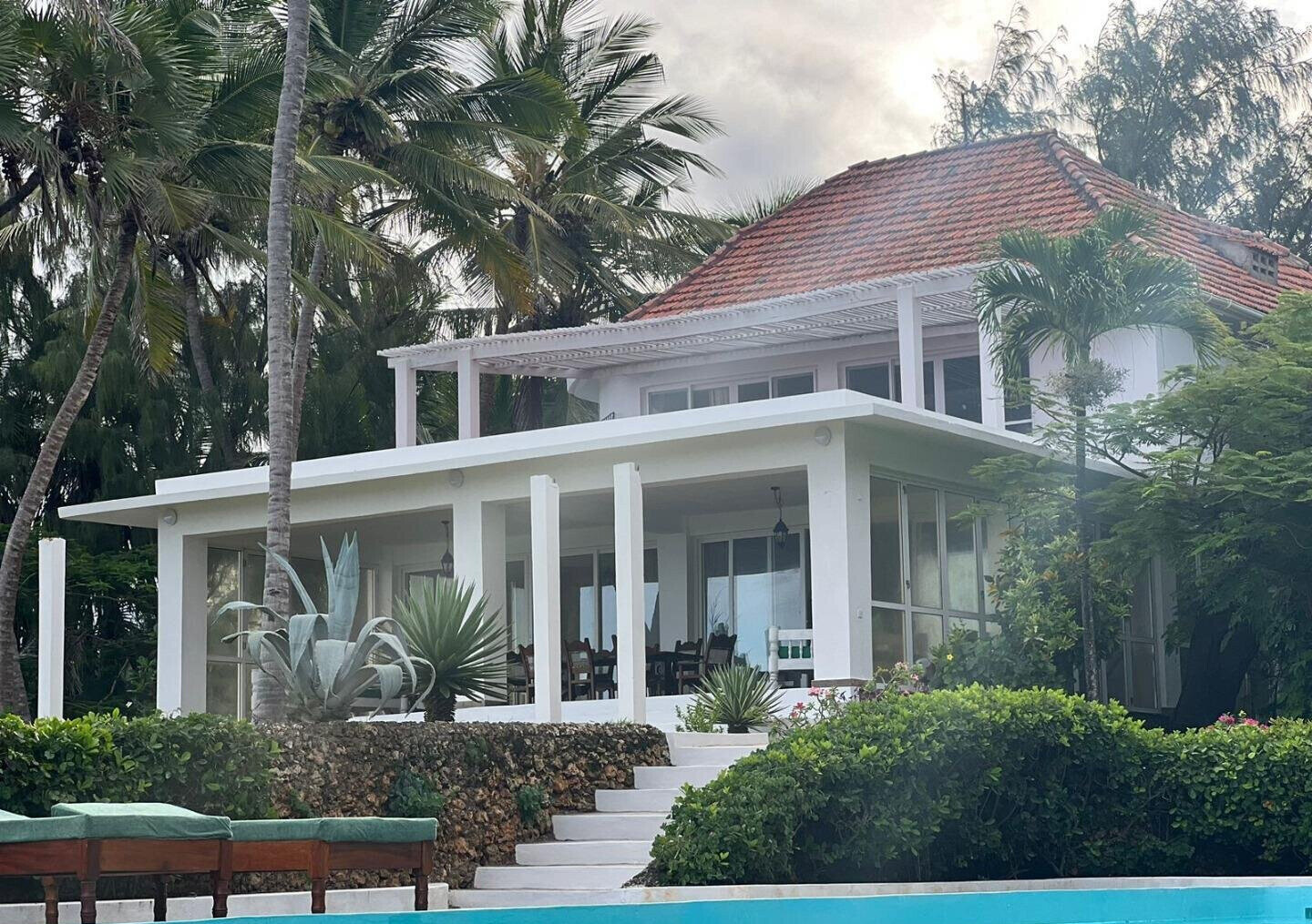 1.8-Acre Beachfront Townhouse with Guest Wing – Malindi