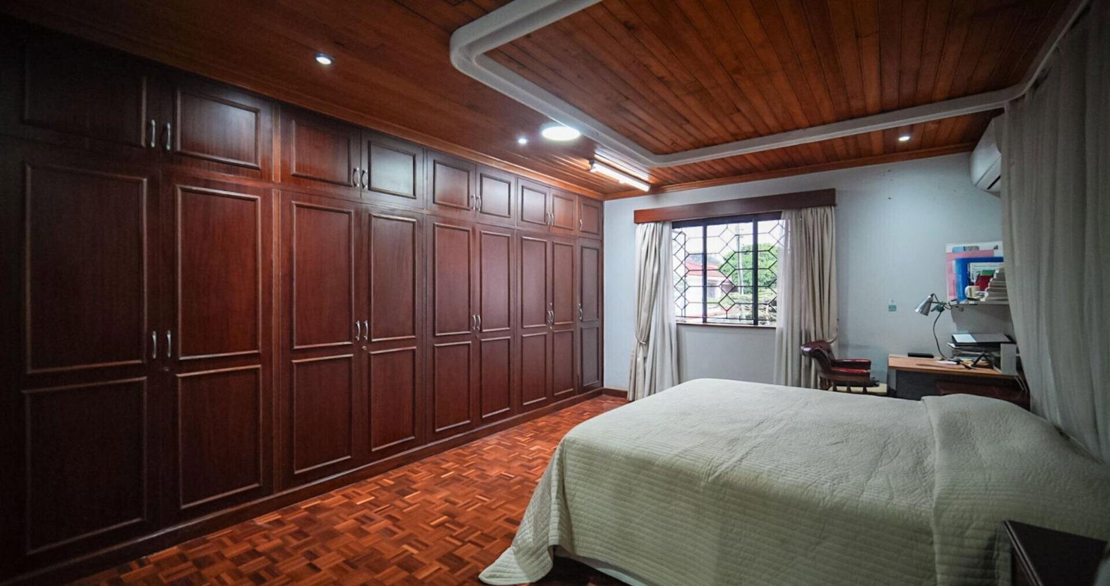 4BR Townhouse with DSQ & Private Garden - Spring Valley