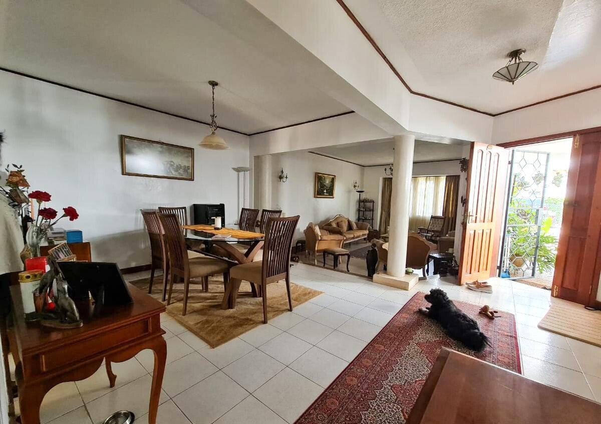 4BR Townhouse with DSQ & Private Garden - Spring Valley