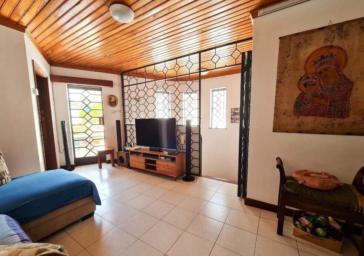 4BR Townhouse with DSQ & Private Garden - Spring Valley