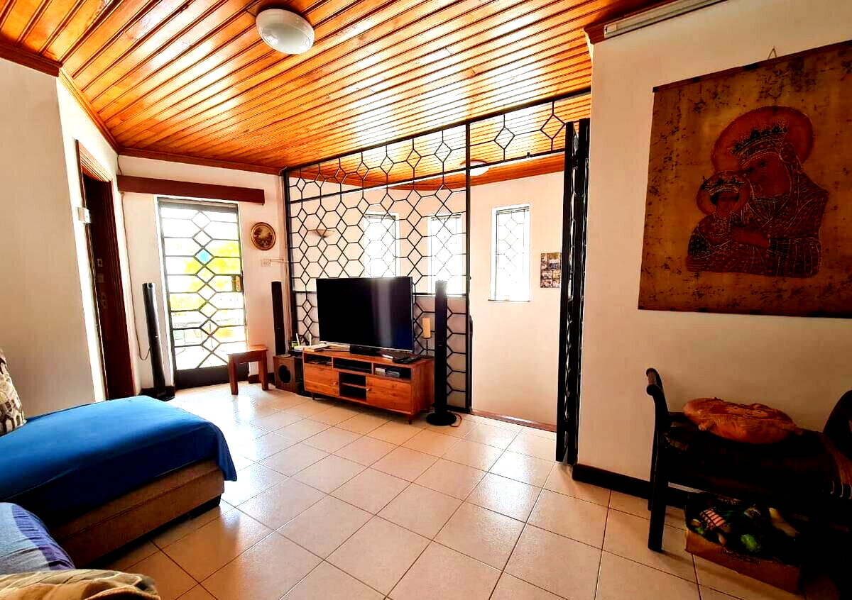 4BR Townhouse with DSQ & Private Garden - Spring Valley