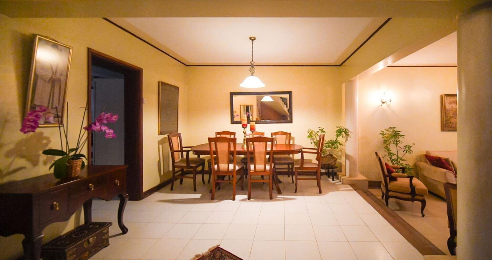 4BR Townhouse with DSQ & Private Garden - Spring Valley