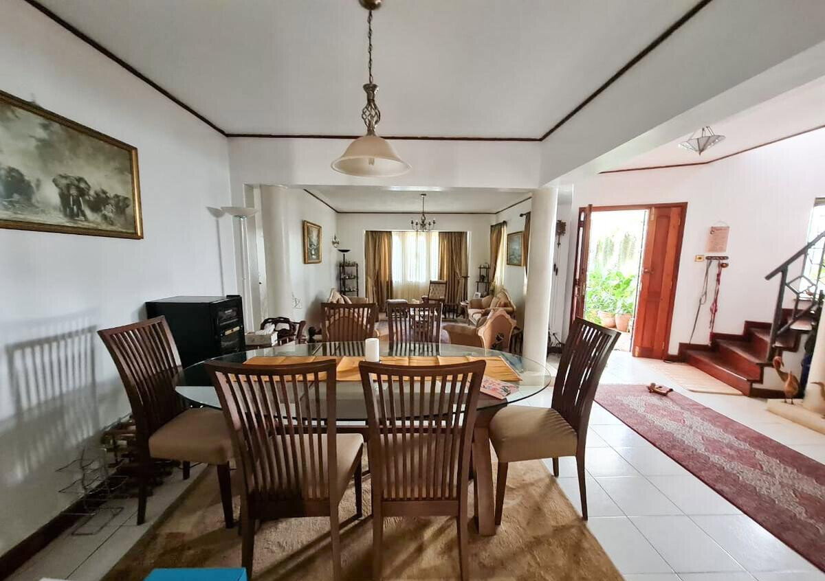 4BR Townhouse with DSQ & Private Garden - Spring Valley